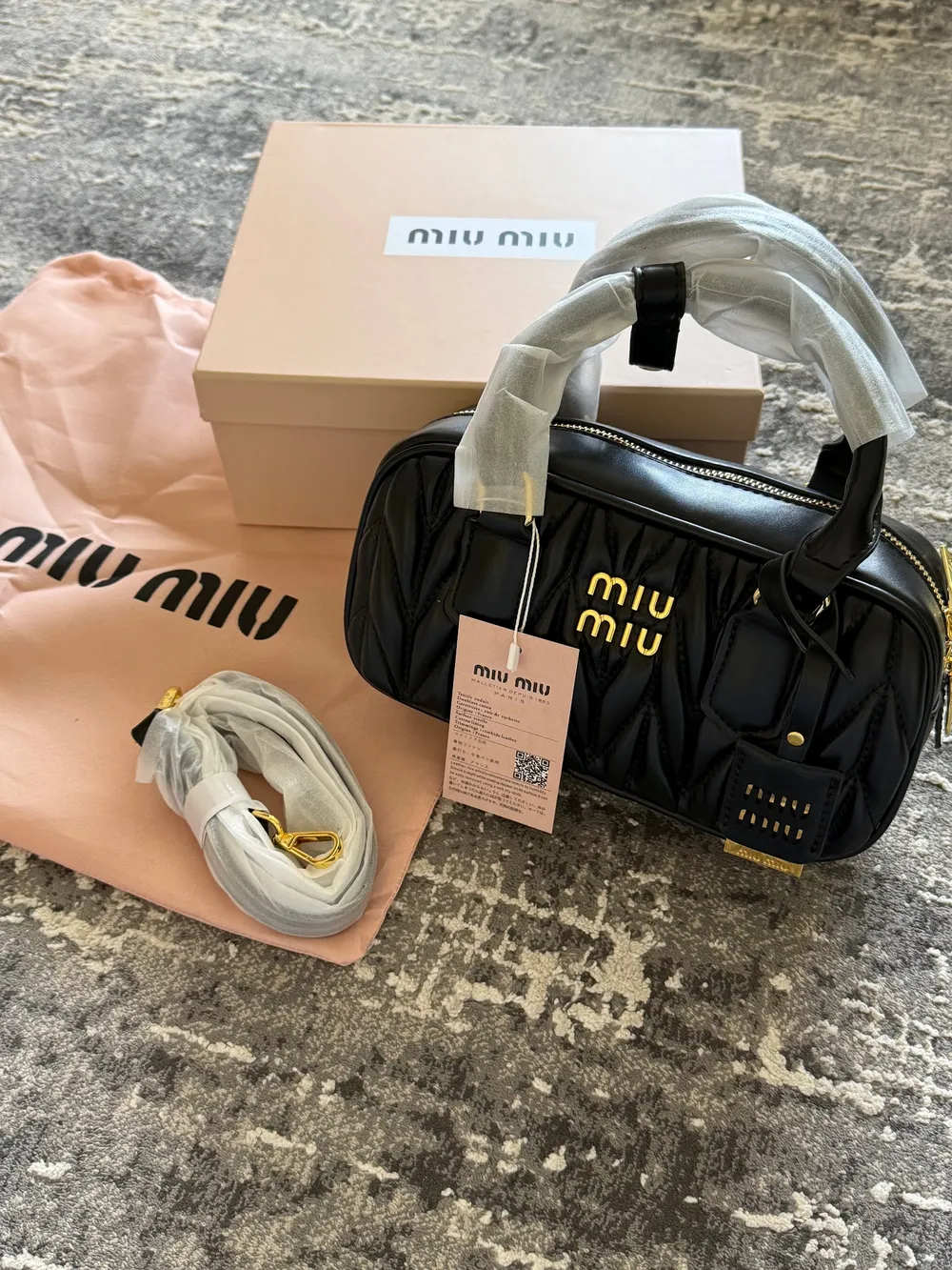 Miu Miu (Black)